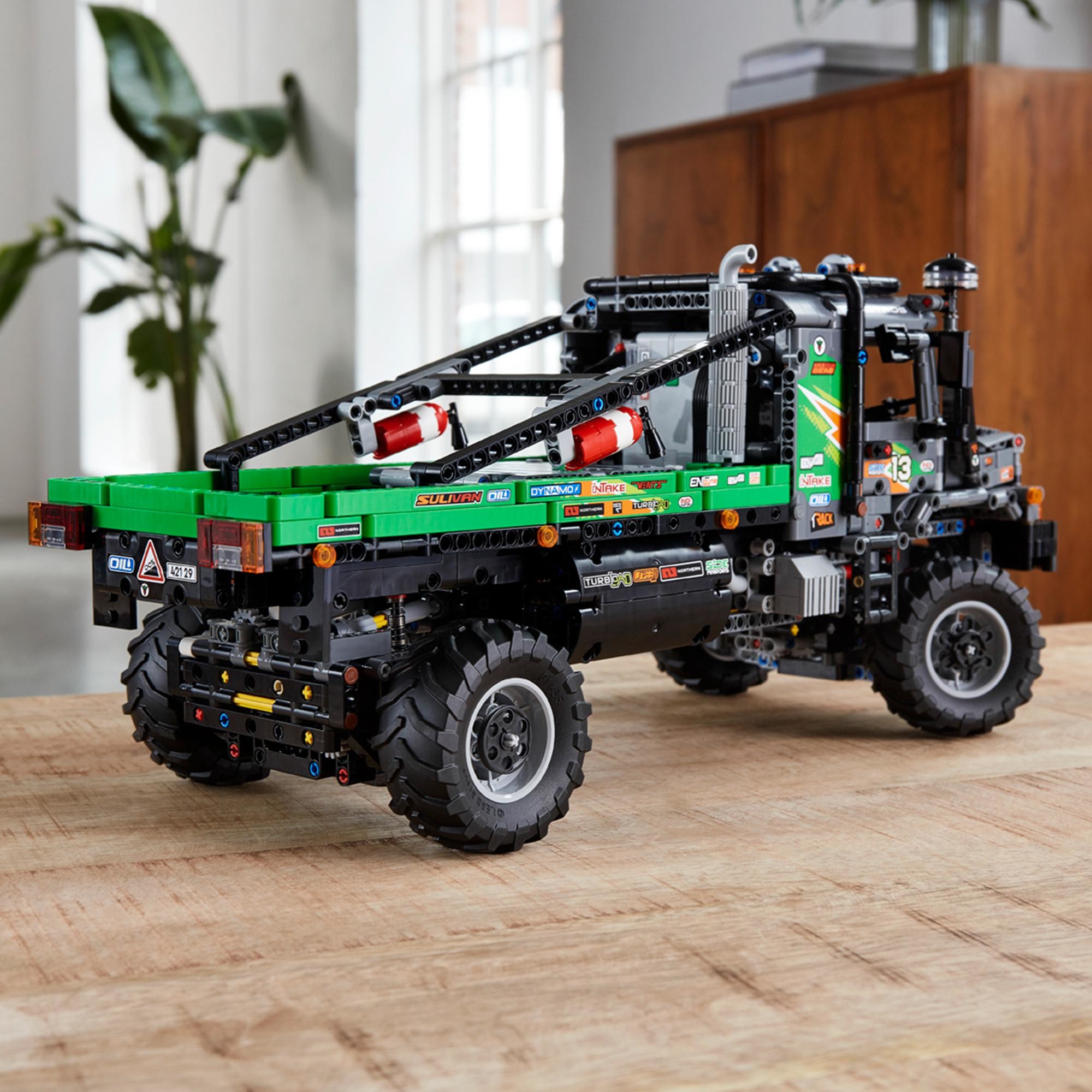 LEGO Technic 4x4 Mercedes-Benz Zetros Offroad-Truck